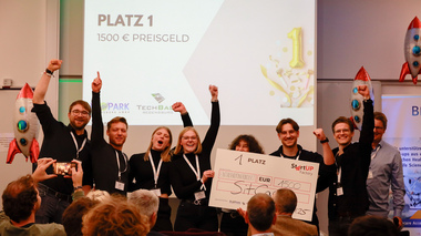 Platz 1 der StartUP Factory 2025: Team SitCare